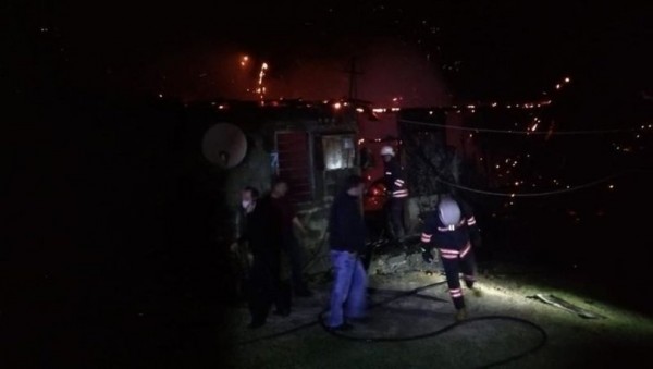 Babasının Yanan Evde Olduğunu Düşünen Kadının Kalbine İndi