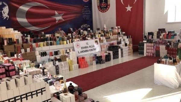 Orijinal Şişelere Doldurulmuş 40 Bin Sahte Parfüm Ele Geçirildi