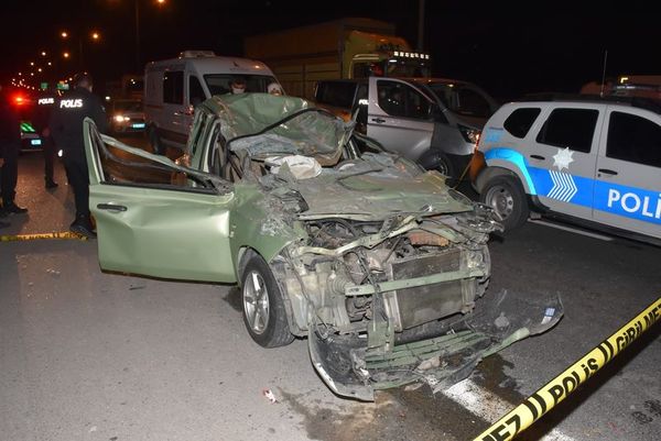 İzmir'de Trafik Kazası: 1 Ölü, 1 Yaralı