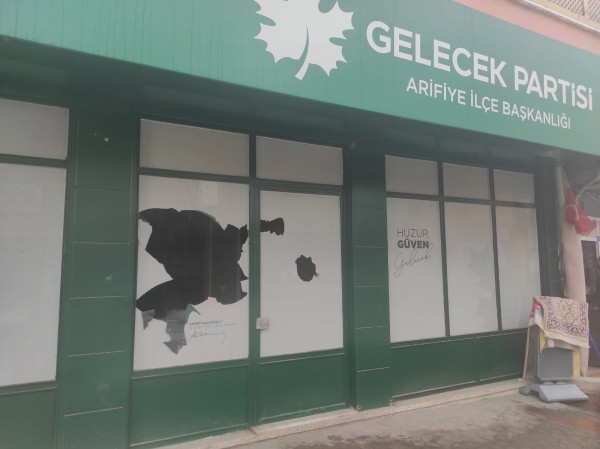 Gelecek Partisi Arifiye İlçe Başkanlığı'na Saldırı
