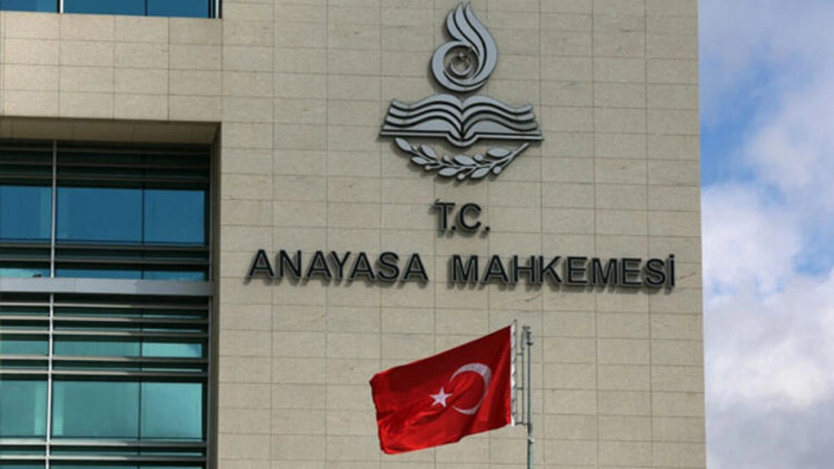 Tekrar Oylatılan 'Güvenlik Soruşturması' Teklifi AYM'ye Götürülecek