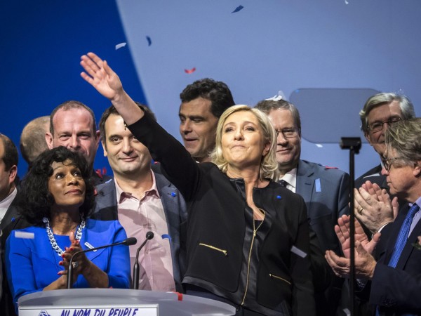 Fransa’da Aşırı Sağcı Le Pen, Cumhurbaşkanlığına Aday Olacağını Açıkladı