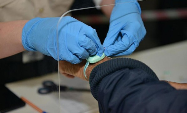 KKTC'de Ev Karantinası, Elektronik Bileklikle Takip Edilecek