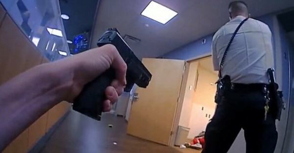 Amerikan Polisi, Bir Siyahı Daha Silahla Vurarak Öldürdü