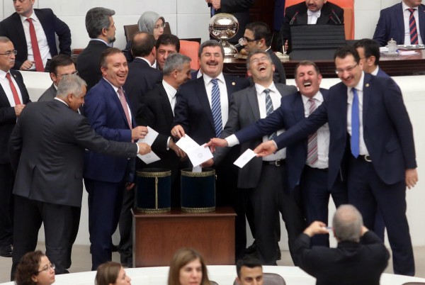 Vergi, Vergi, Vergi ve Yine Vergi... Kurumlar Vergisine Büyük Zam