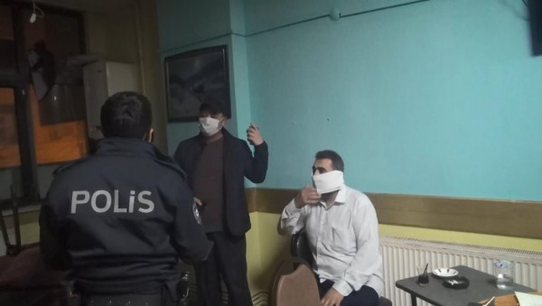 Denetime Takılınca Tuvalet Kağıdını Maske Yaptı