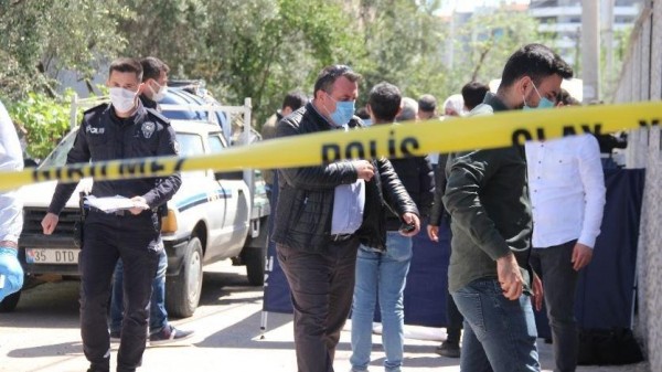 Abisini Pompalı Tüfekle Öldürdü