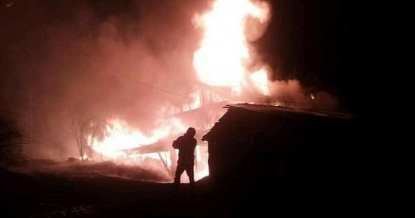 Kastamonu'da Yangın: Alevler Evleri ve Ahırları Yuttu