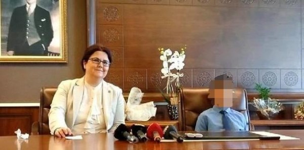Aile Bakanı Derya Yanık, Koruma Altındaki Çocuğu İfşa Etti