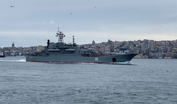 Rus Savaş Gemisi İstanbul Boğazı'ndan Geçerek Karadeniz'e Açıldı