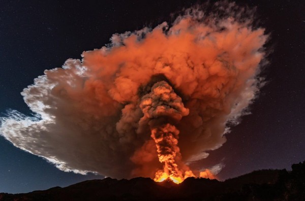 Etna Yanardağı Patlıyor