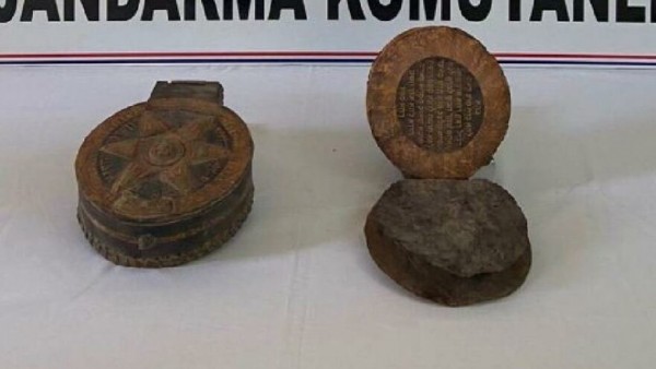 Isparta’da Düzenlenen Operasyonda 1500 Yıllık Ceylan Derisi Tevrat Ele Geçirildi