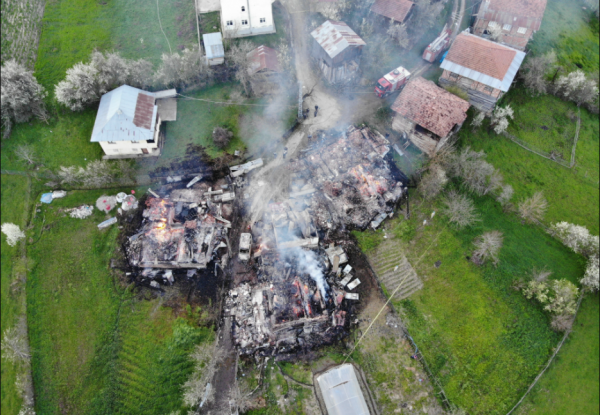 Kastamonu'da Yangın 3 Evi Küle Çevirdi 2 Cana Mâl Oldu