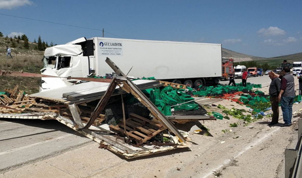 Kütahya'da TIR Kazası: 2 Ölü