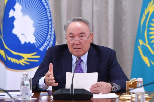Nazarbayev, Başkanlık Görevini de Tokayev’e Devretti
