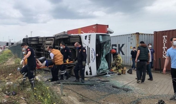 Bursa'da İşçileri Taşıyan Servis Takla Attı: 1 Ölü 20 Yaralı