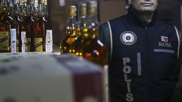 İstanbul'da Alkollü İçki Satışı Yapan Esnaf Gözaltına Alındı