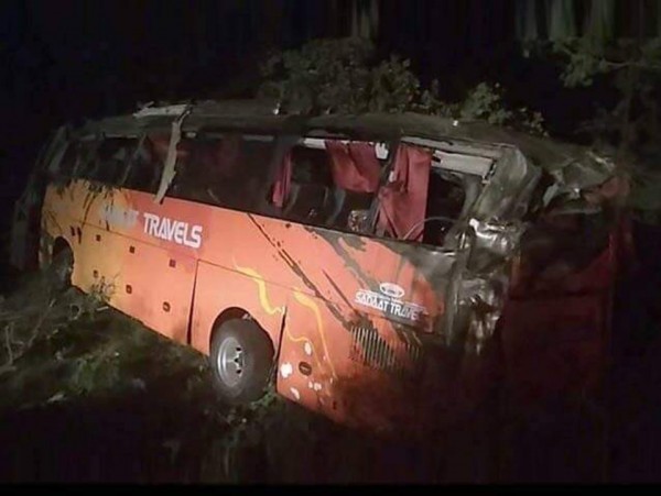 Pakistan'da Katliam Gibi Kaza: 15 Kişi Öldü, 20 Kişi Ağır Yaralı