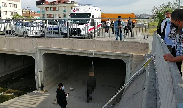 İstanbul'da Köprü Korkuluklarına Asılı Ceset Bulundu