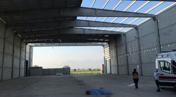 Manisa'da Hiçbir Önlem Alınmadan Çatıya Çıkarılan İşçi Hayatını Kaybetti