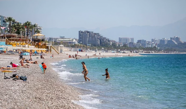 Turistler Türk Olmayan Türkiye'den Memnun