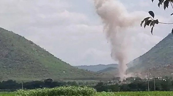 Hindistan'da Şiddetli Patlama