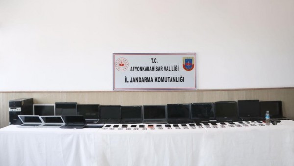 Afyonkarahisar'da Dolandırıcılık Yaptıkları Tespit Edilen Suç Örgütü Çökertildi