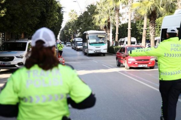 İzmir Valiliği Vatandaşa 34 Milyon Lira Ceza Kesildiğini Açıkladı