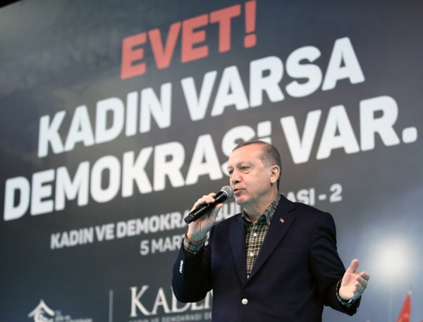 Anket Sonuçlarına Göre Kadınlar AKP'den Kaçıyor