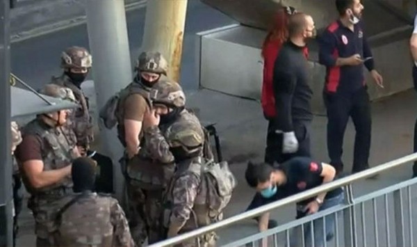 Metrobüsü Haramidere'de Rehin Aldı, Özel Harekât Polisleri Geldi