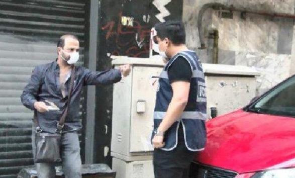 Kendilerini Polis Olarak Tanıtan 2 Kişi, Ummanlı Turisti Dolandırdı 