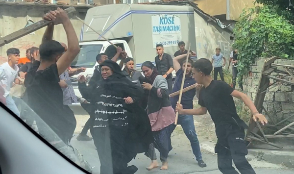 Suriyeliler İstanbul'un Göbeğinde Meydan Savaşı Yaptı