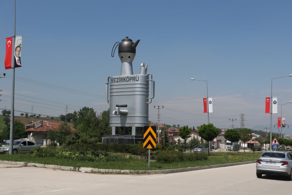 AKP'li Başkandan Dev Semaver Savunması