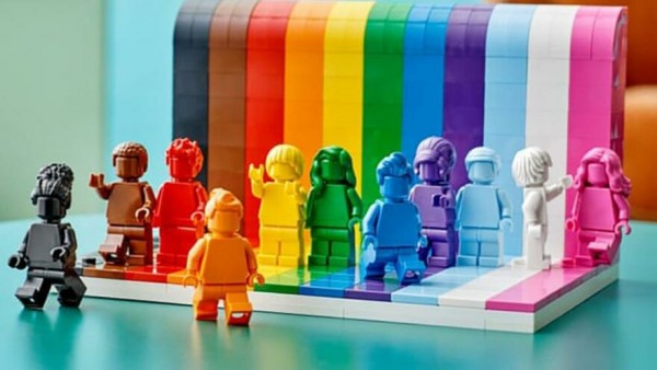 Lego’dan LGBTQIA+ Hamlesi