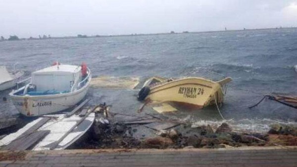 Ayvalık'ta Fırtına: 20 Tekne Battı