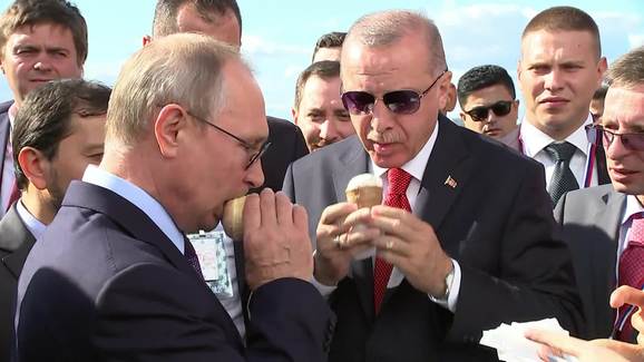 Putin, Dış Mihrakların Rusya'yı Kıskandığını İddia Etti!