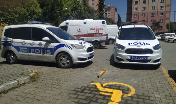 Annesini Satırla Öldürdü, Kafasını Kesip Tencerede Sakladı