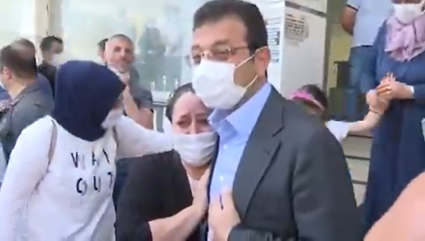 Esenyurt'ta İmamoğlu İle Vatandaş Arasında Duygusal Anlar