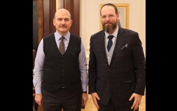 Hâkimleri İfşa Eden 