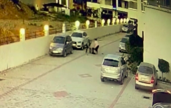 Kadın Öğretmeni Taş ve Sopalarla Darbettiler