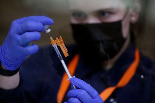 İngiltere'de Yeni Bir Çin Virüsü Türü Ortaya Çıktı: Üçlü Mutasyon