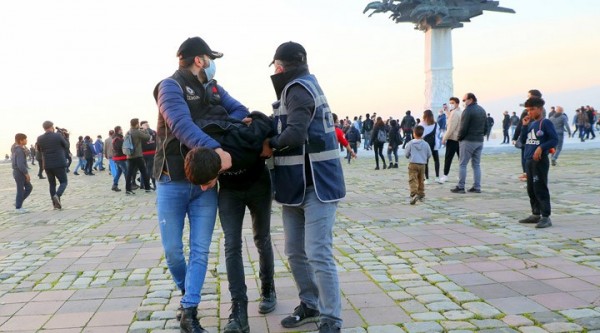 İzmir'de Eylem ve Etkinlikler Yasaklandı