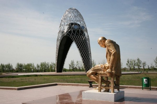 Kazakistan, Diktatör Stalin Döneminde Katledilen Masum İnsanları Anıyor