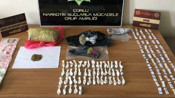 Moloz Yığınları Arasından Uyuşturucu Madde Çıktı