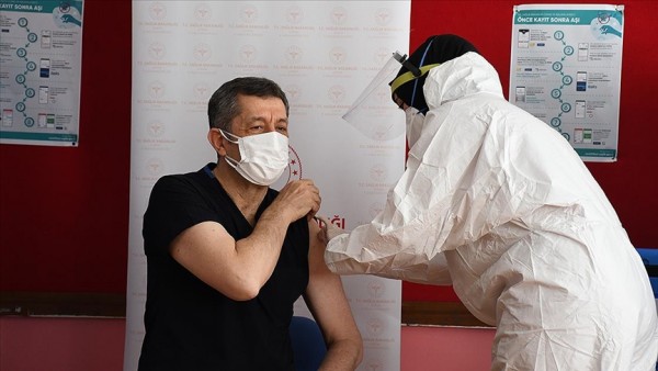 7 Haziran'dan İtibaren Yaş Sınırı Olmaksızın Tüm Öğretmenler Aşılanacak