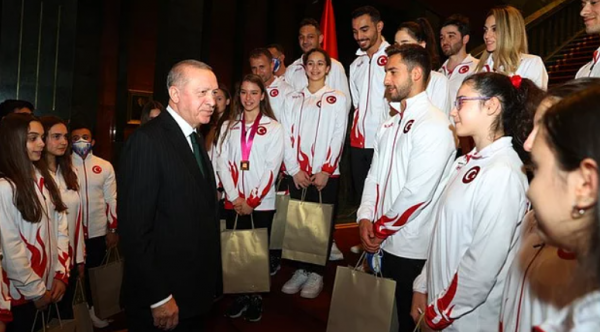 Erdoğan'dan Manidar Uyarı: Madalyaları Çaldırmayın