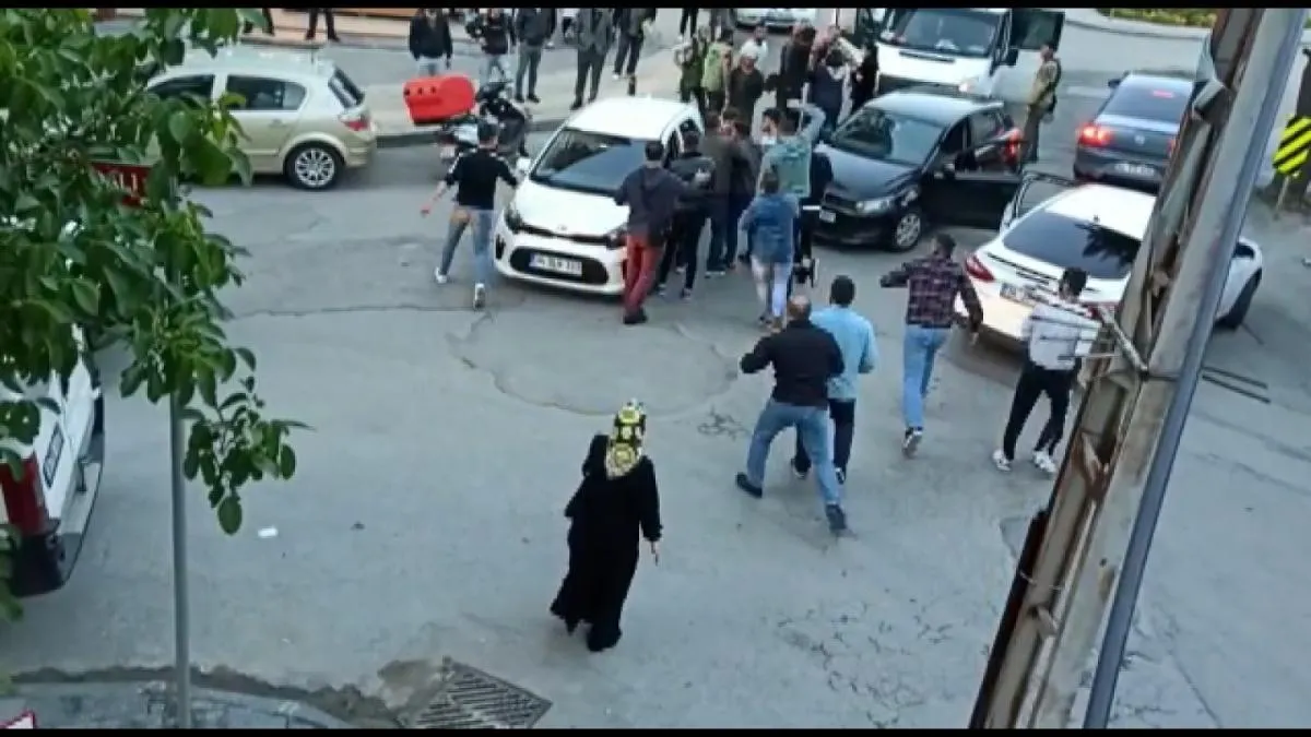 Pendik'te Yol Verme Tartışması 'Superman Punch'lı Kavgaya Dönüştü