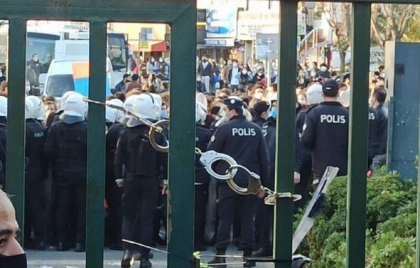 Boğaziçi Üniversitesi'ne Öğrencilerin Girişi Yasaklandı