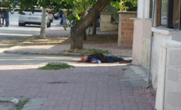 Hasmını Sokak Ortasında Vurup İntihar Etti