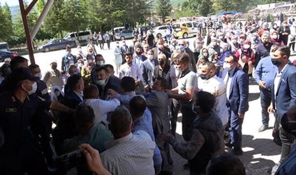 Güney Beldesindeki Belediye Başkanlığı Seçimlerinde Kavga Çıktı